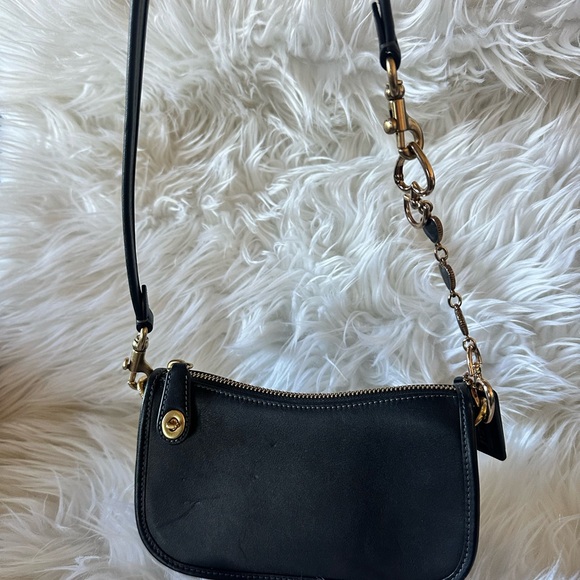 Coach Handbags - Coach swinger 20 in black